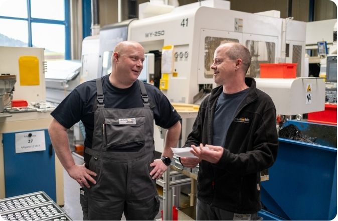 Behind the Scenes / Halle — Schüehle Präzisionsdrehtechnik
